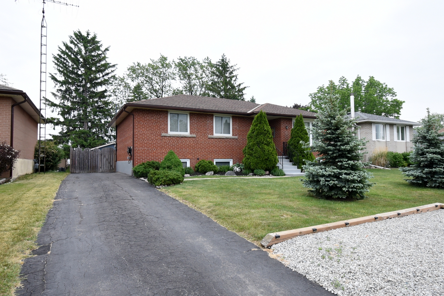 Charming 3+1 Bedroom 2 Bathroom Bungalow in Port Colborne with Your Home Sold Guaranteed Real Estate Services Inc.
