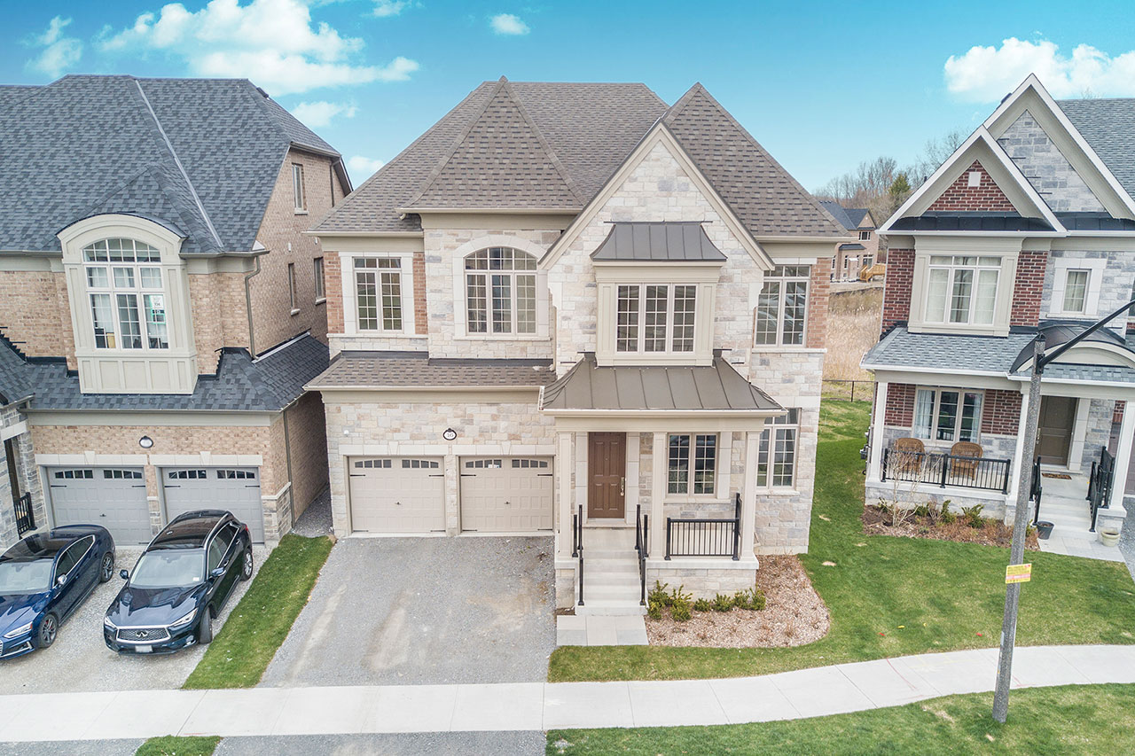 Luxury Detached Home 5 Bed 5 Bath in Whitby, ON