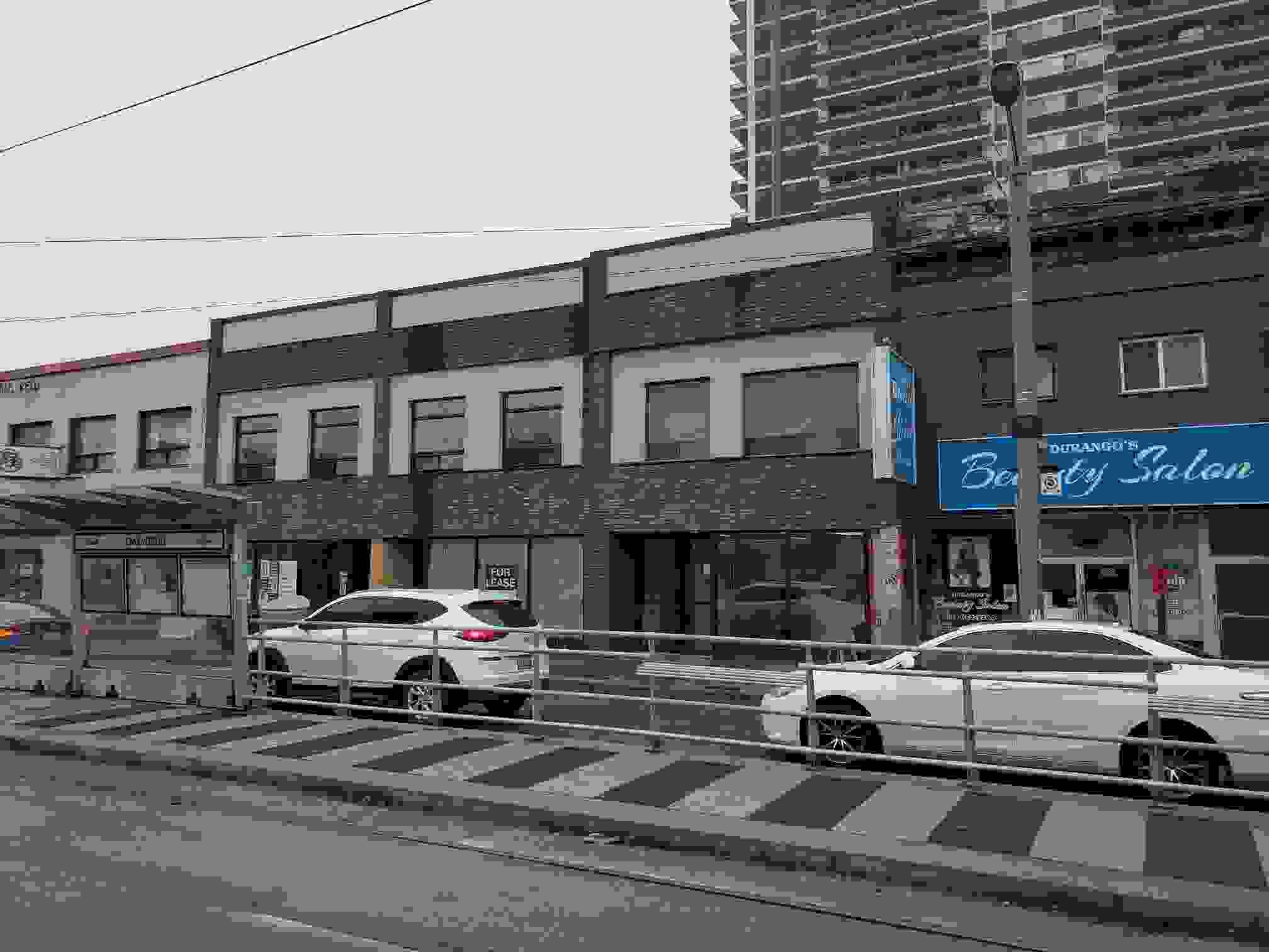 942 ST CLAIR AVE W Toronto Ontario M6C1C8