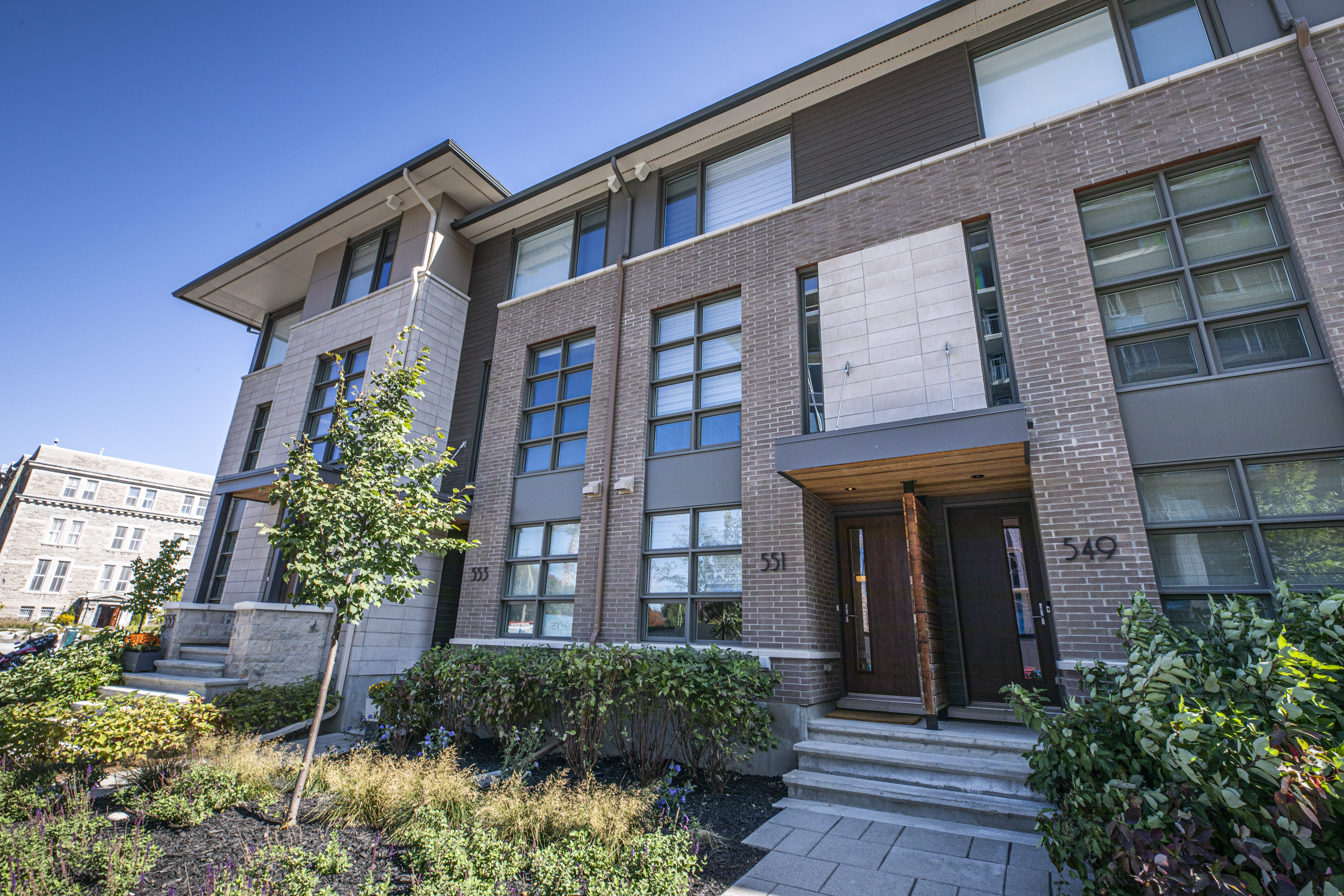 RARE OPPORTUNITY! 3 STOREY TOWNHOME IN OTTAWA SOUGHT AFTER GREYSTONE