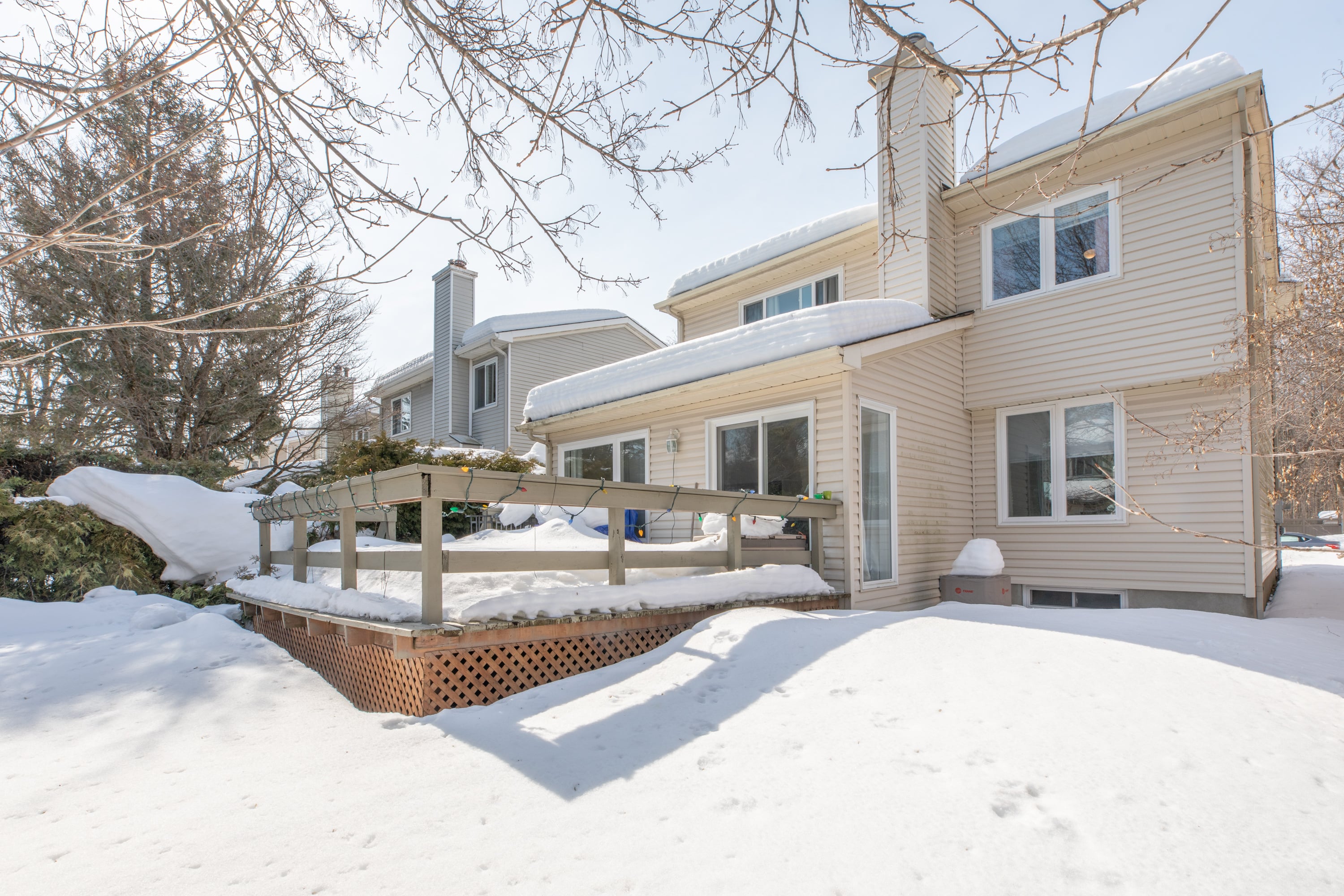 STUNNING MINTO EMPIRE TOWNHOME IN AVALON, ORLEANS